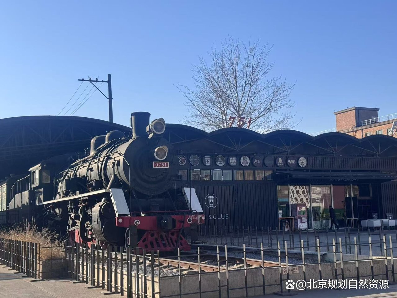 751 工业遗迹火车头