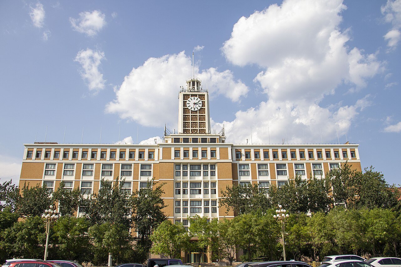 北京电报大楼的长立面与塔钟