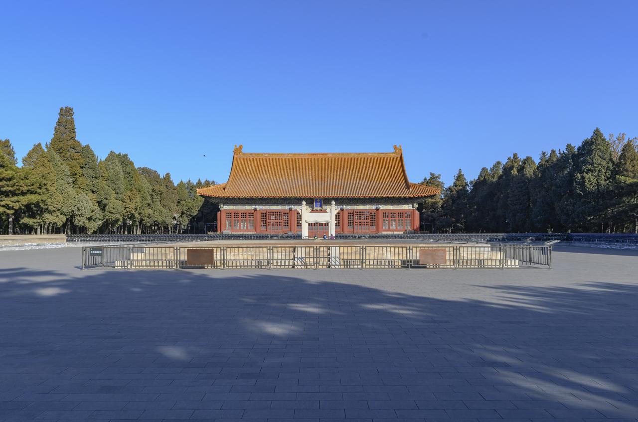 三层汉白玉方坛与四色琉璃壝垣同框:社稷坛的核心几何在一张照片里
