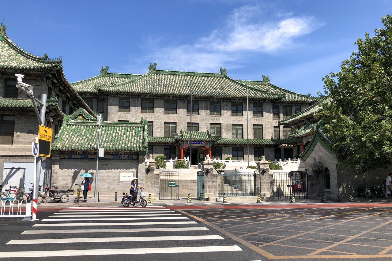 协和医院老楼的绿色琉璃瓦重檐屋顶