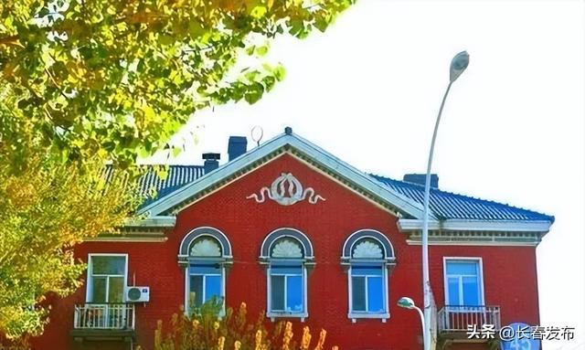 东风大街历史文化街区的红砖建筑与街景