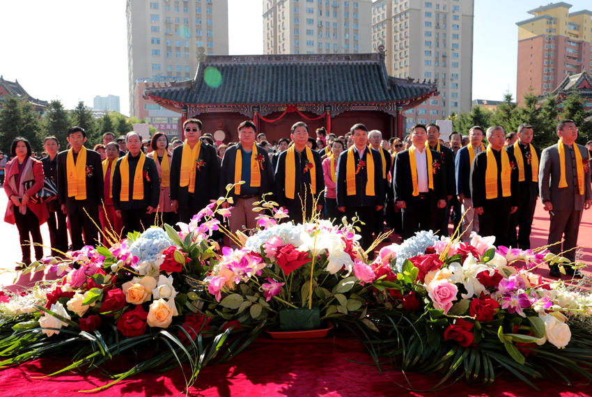 长春文庙 2019 年祭孔典礼，舞生在大成殿前广场表演八佾舞