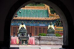 普佑寺外景，可见寺院建筑与普宁寺大红台的对比