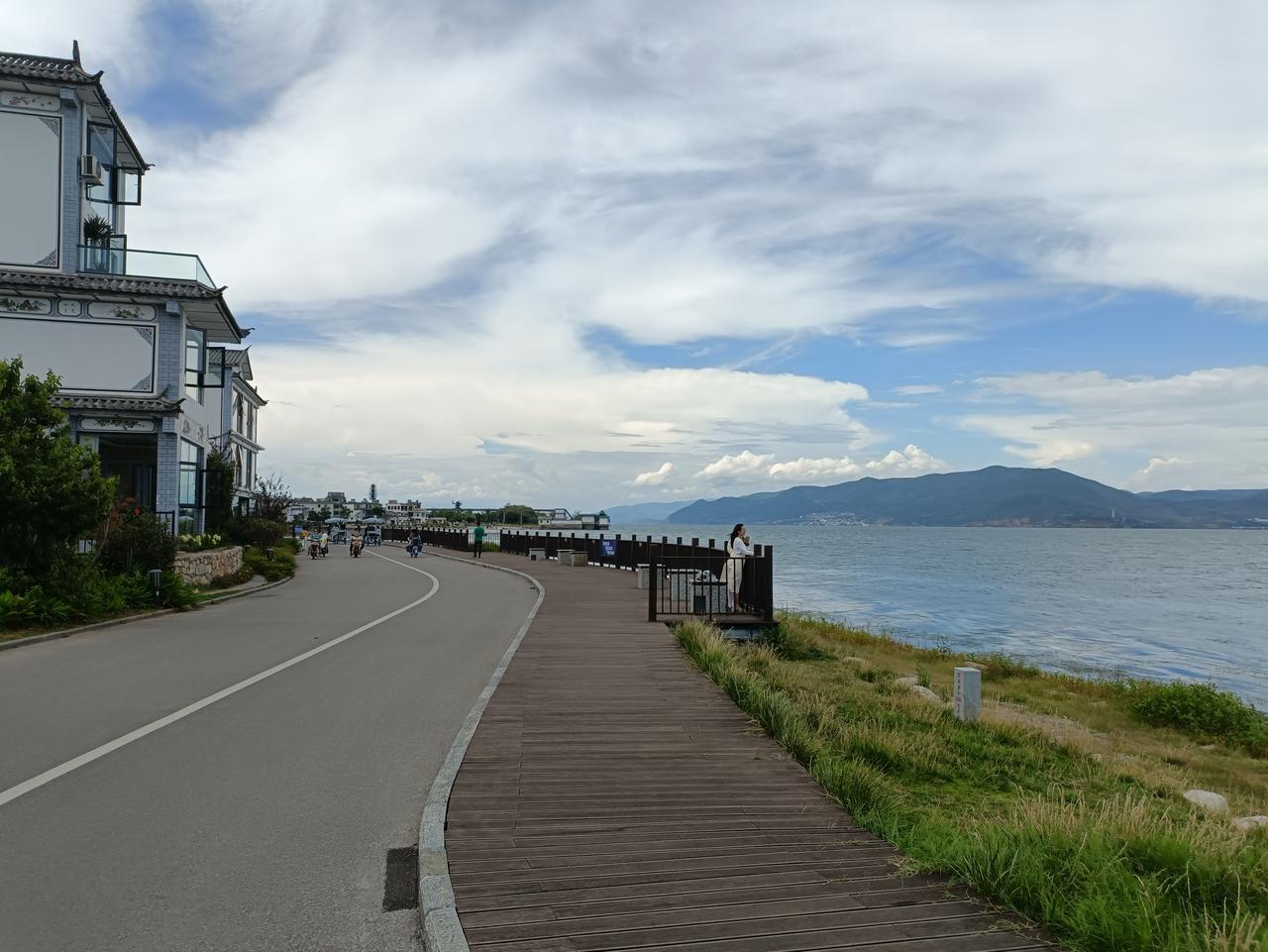 洱海生态廊道骑行道与步行道