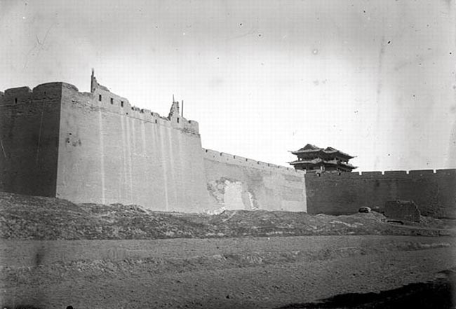 修复前的大同城墙遗址（1907年历史照片）