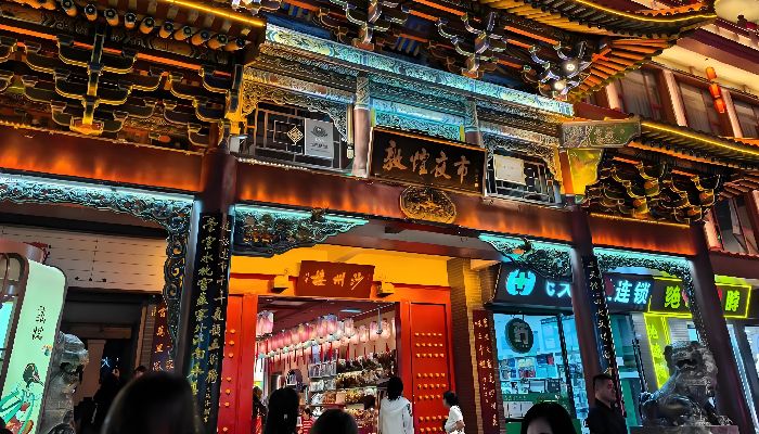 敦煌夜市入口：仿唐牌坊的沙州夜市大门