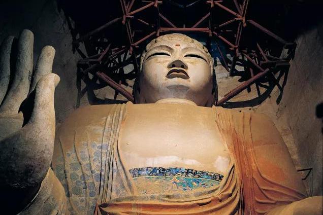 莫高窟第96窟弥勒大佛：石胎泥塑，高35.5米