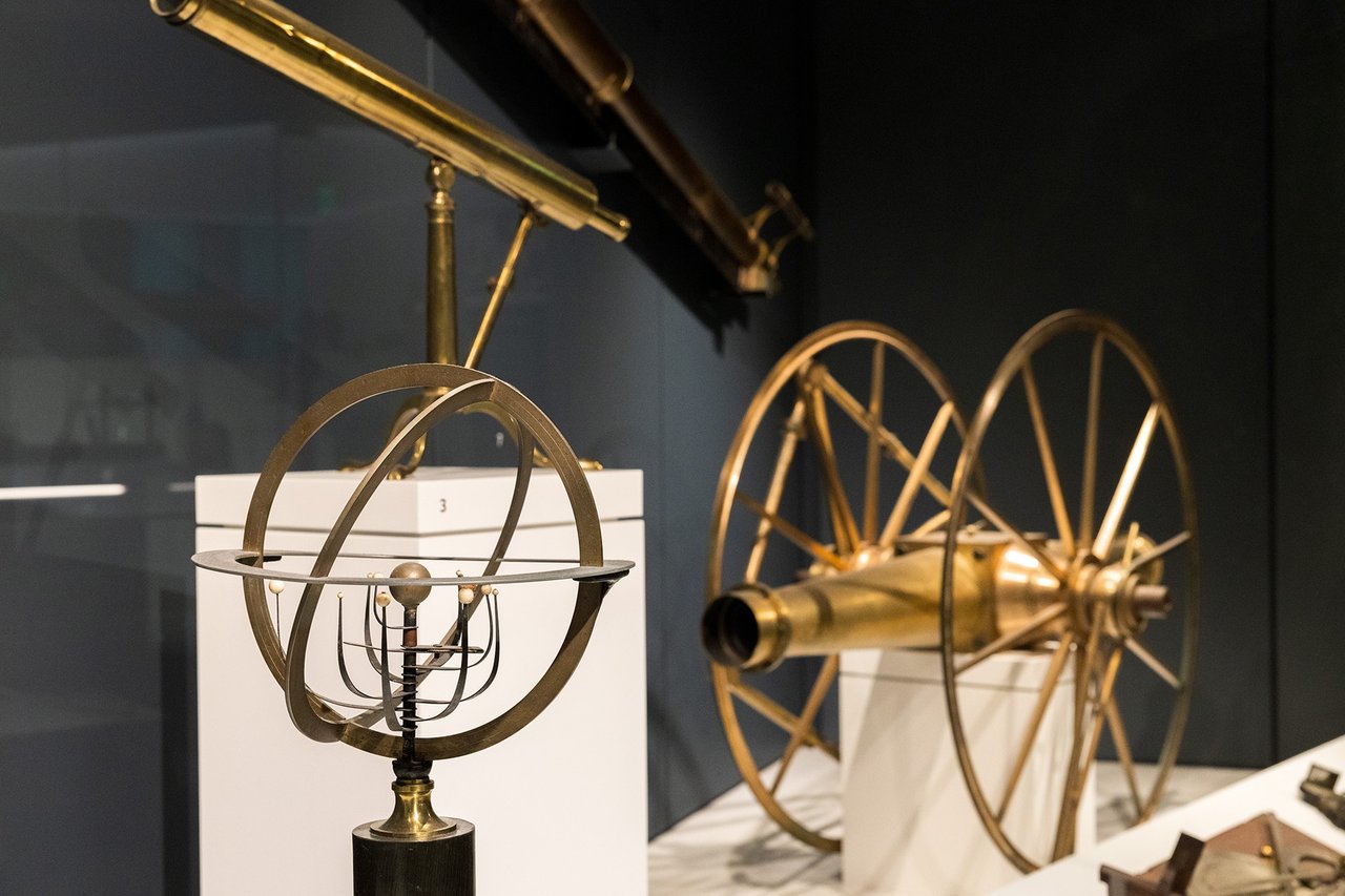 Scientific instruments displayed in the History of Science and Technology gallery