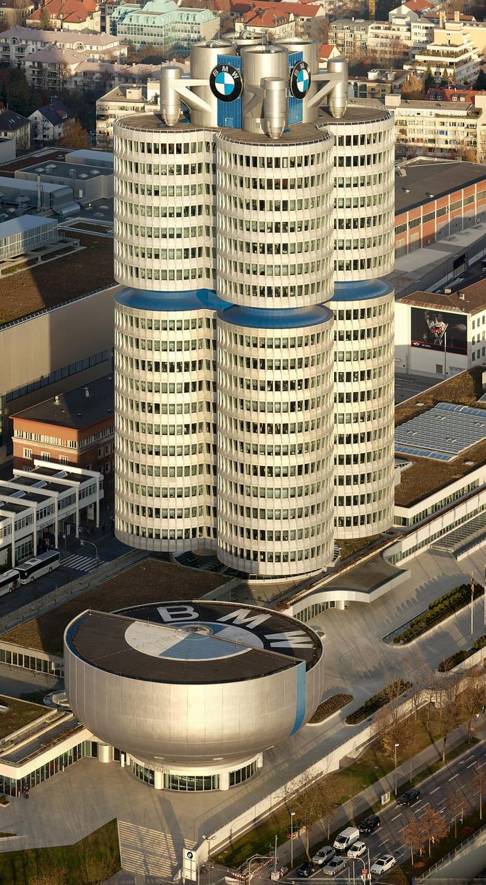 BMW 总部四缸大楼从奥林匹克塔方向看