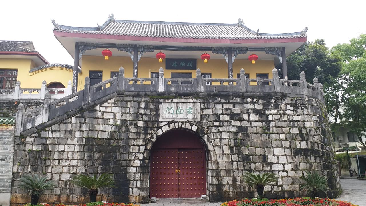 古南门与榕湖湖面