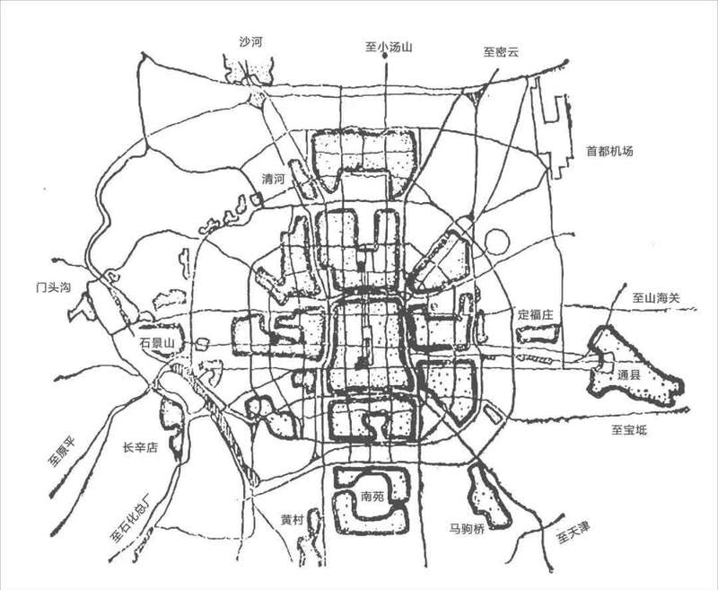 桂林十字街中心广场，城市中心以低层建筑保证山水视线通廊