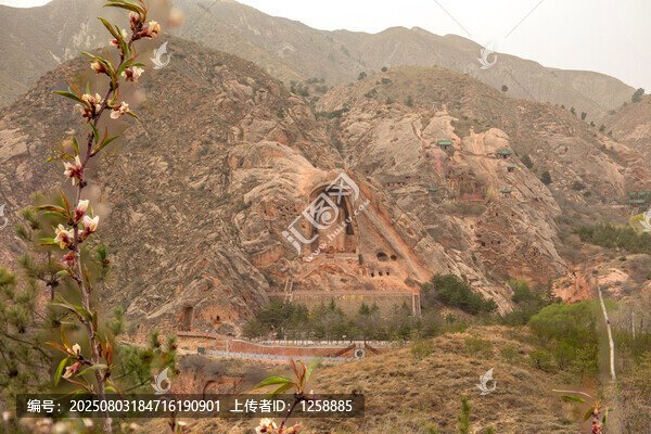 须弥山石窟远景