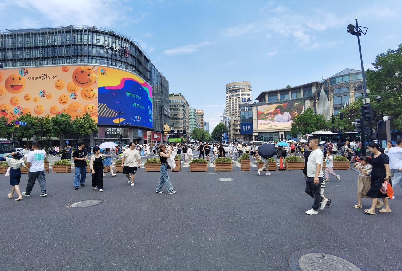 龙翔桥枢纽：延安路与平海路交叉口