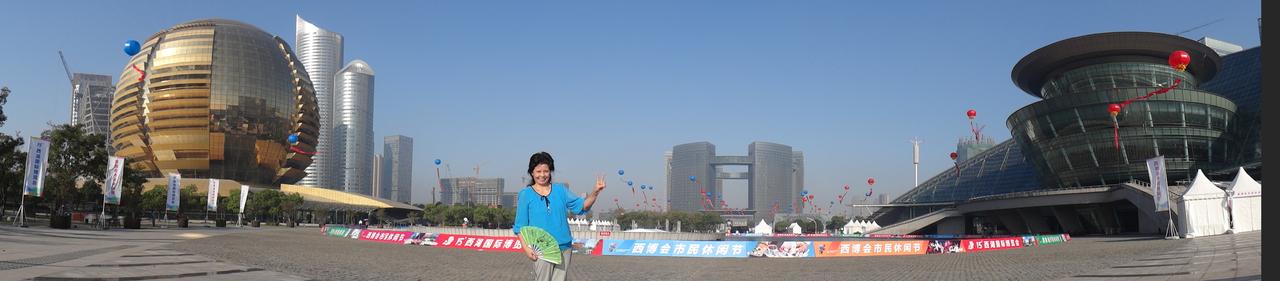 日月同辉：杭州大剧院与杭州国际会议中心分列市民广场东西两侧