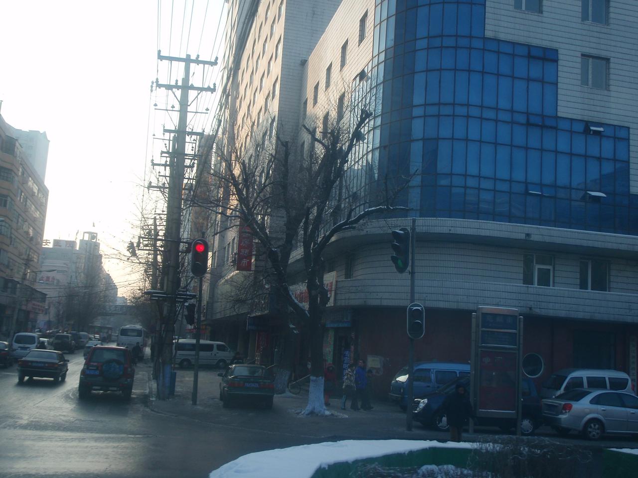 道里区街道，建筑退让人行道、界面连续