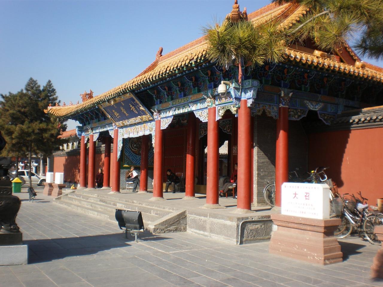 大召前广场和"九边第一泉"匾额