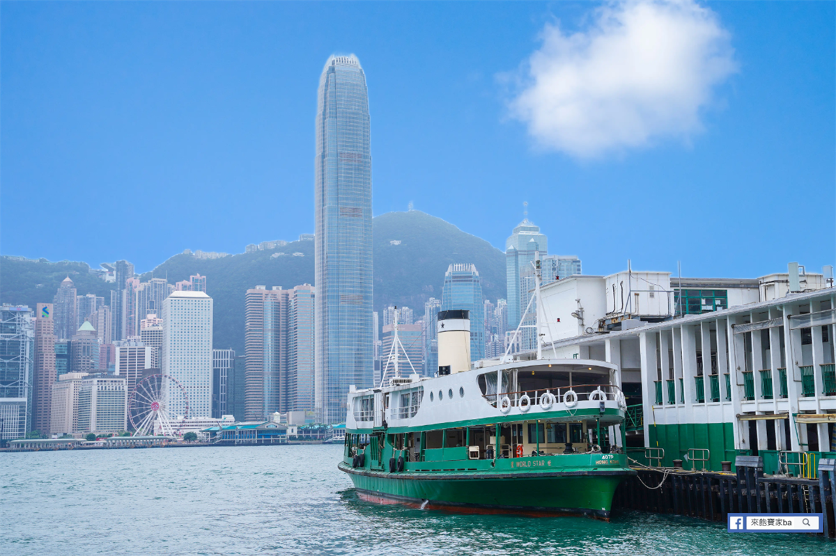 香港必搭【天星小輪】懷舊渡輪穿梭尖沙咀到中環，飽覽維多利亞港