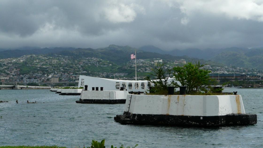 Mooring quays 与 USS Arizona Memorial 的空间关系