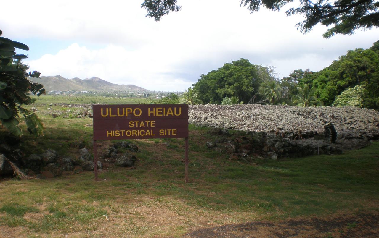 Ulupō Heiau sign and stone platform