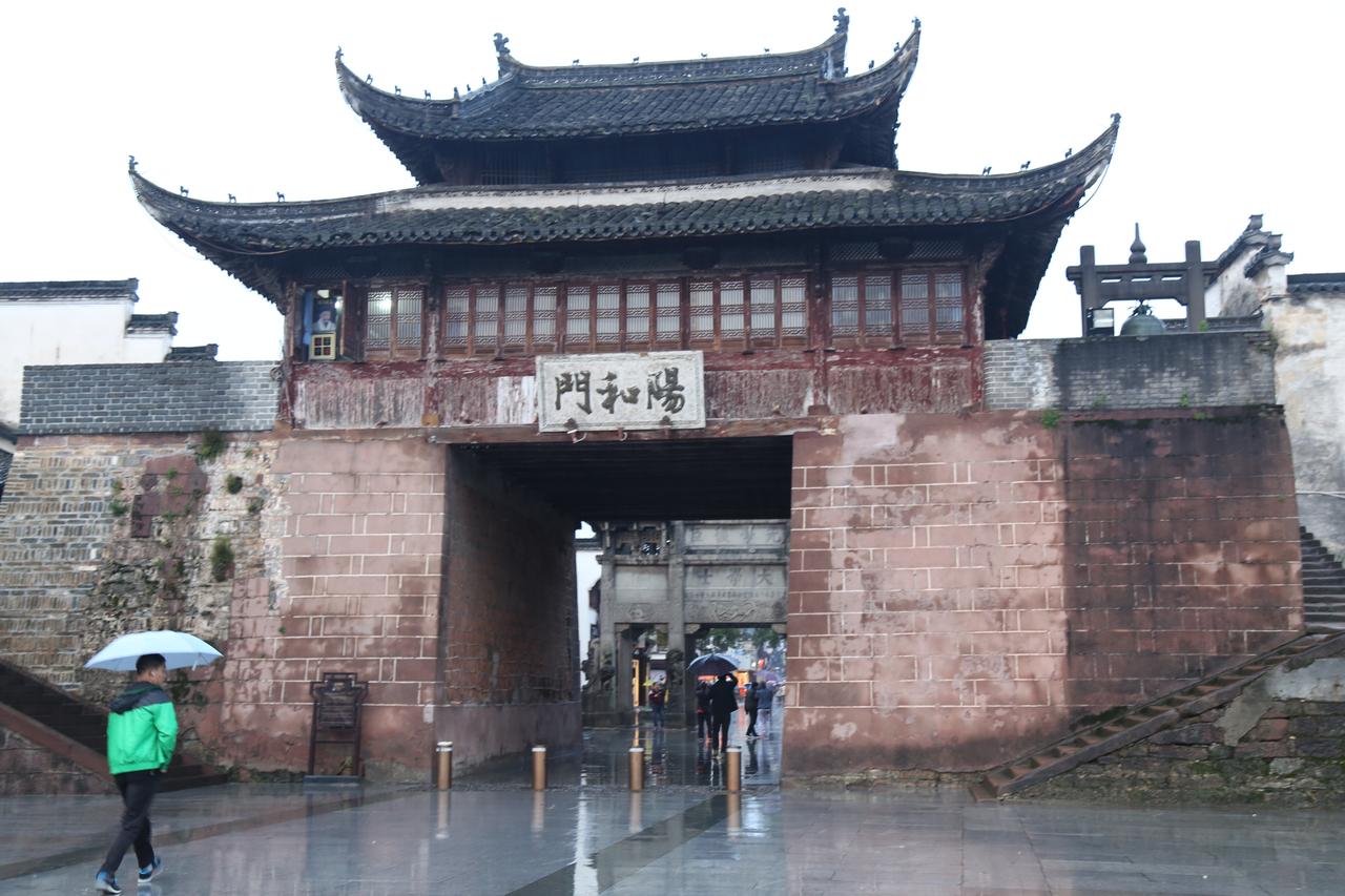 徽州古城阳和门，门洞穿城而过