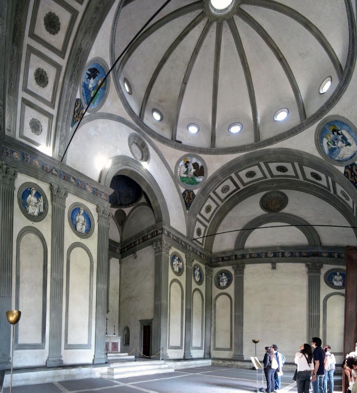 Pazzi Chapel 内部，Brunelleschi 设计的早期文艺复兴空间