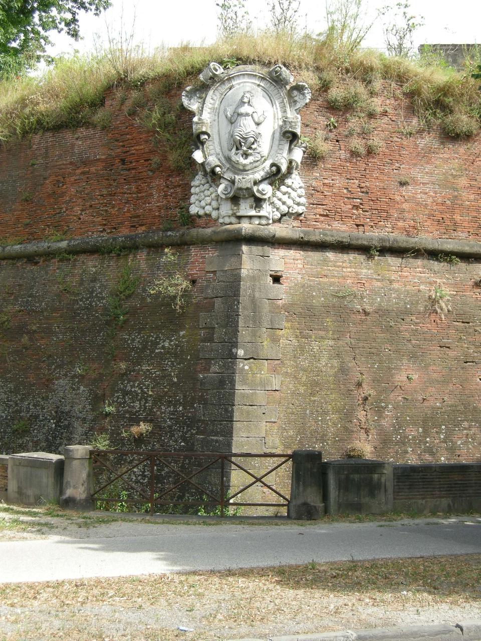 Baluardo Santa Maria棱堡墙顶林荫道