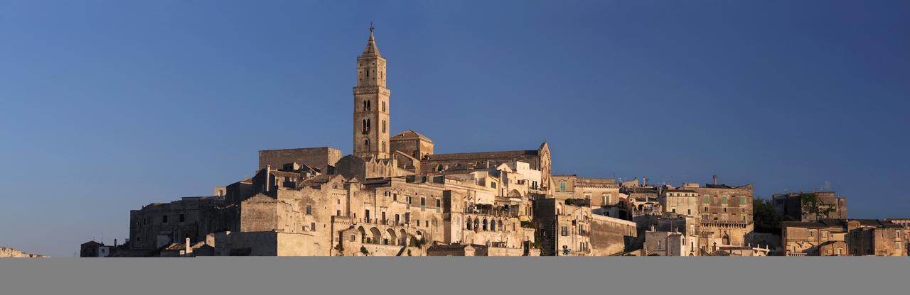 Duomo 与 Sassi 的空间关系