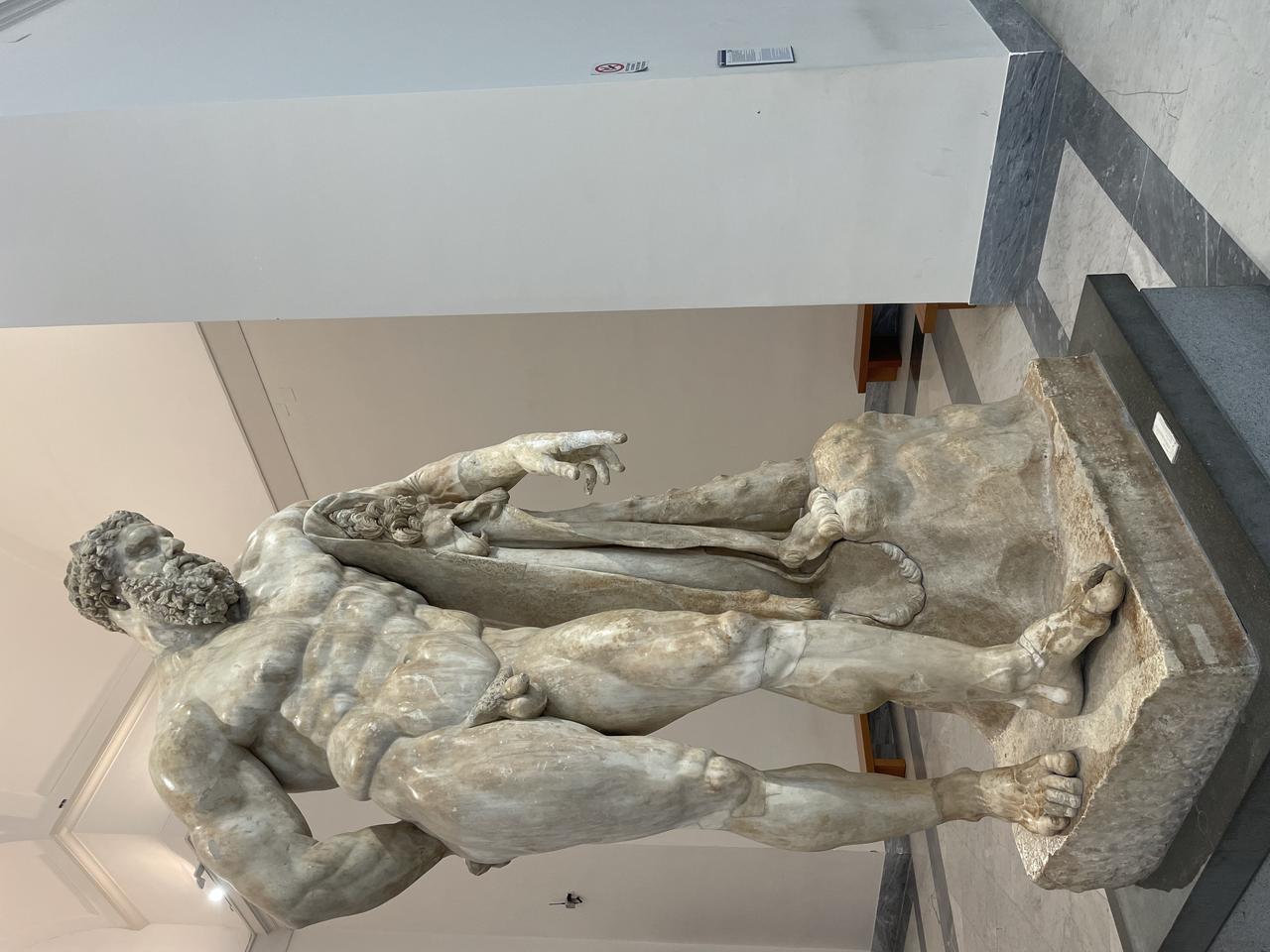 Farnese Hercules 全身像
