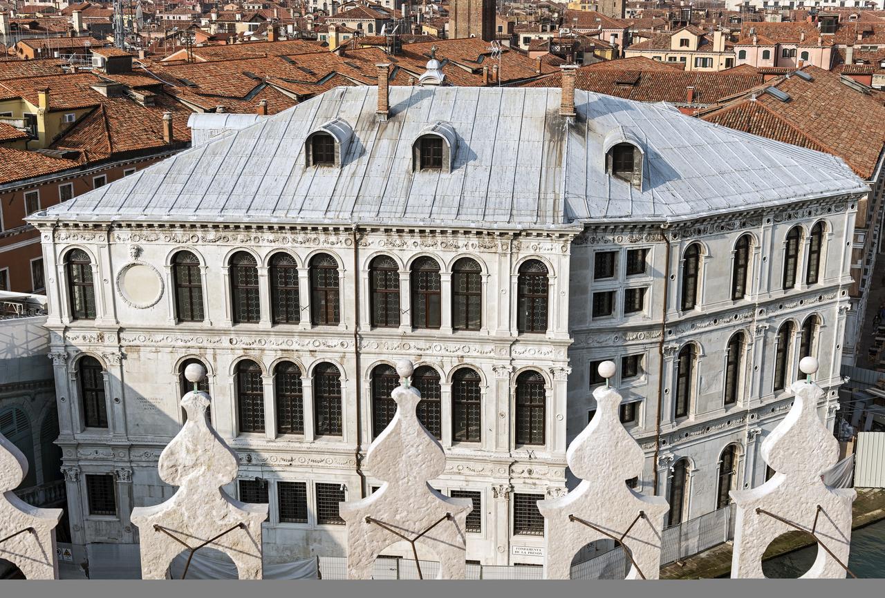 Campo San Giacometto和Palazzo dei Camerlenghi