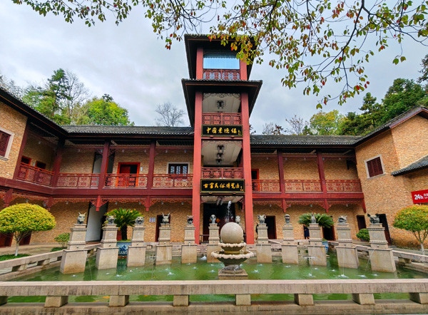 唐英纪念馆建筑外观，位于古窑民俗博览区北侧