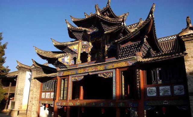 景德镇明清会馆遗址现存建筑，青砖外墙和雕花门楼保留着当年的商业气息