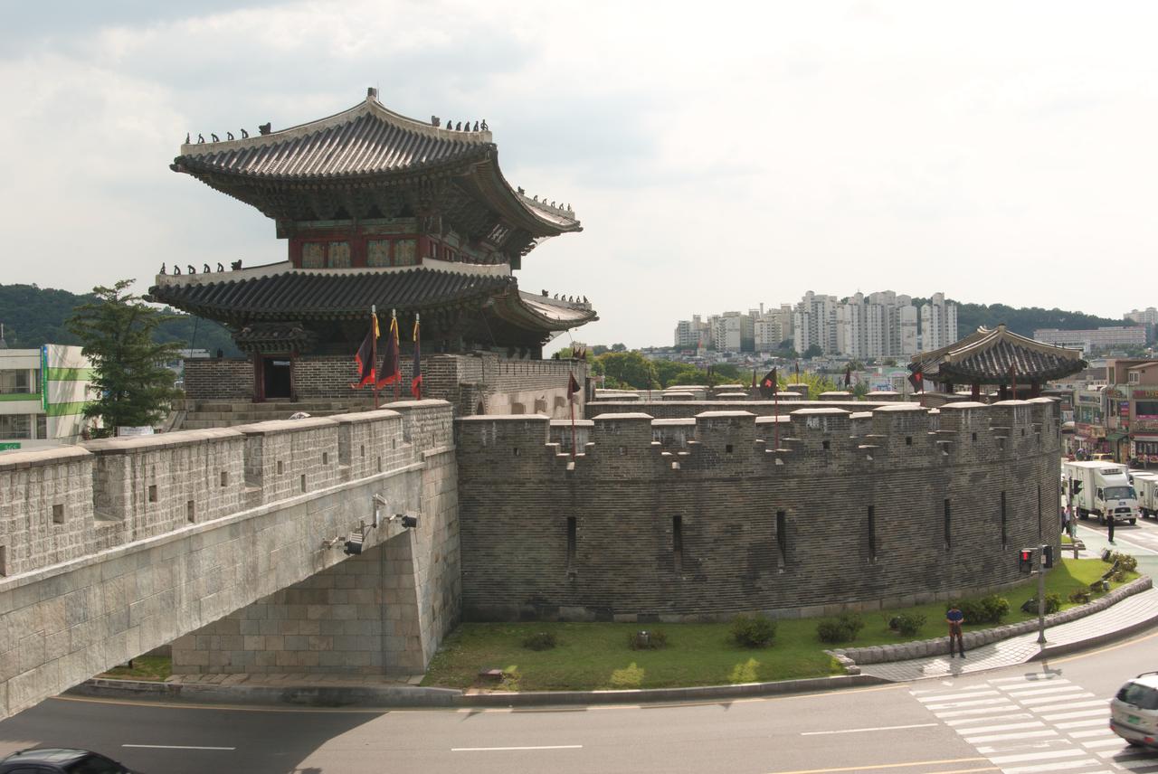 长安门（北门）正面，两层门楼和瓮城