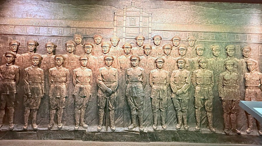 讲武堂博物馆内少数民族学员的历史照片展陈