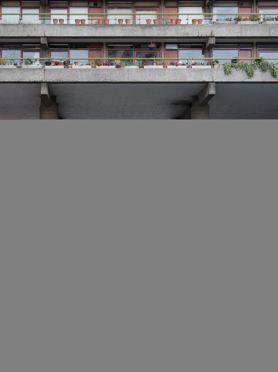 Barbican Centre 高架步道入口