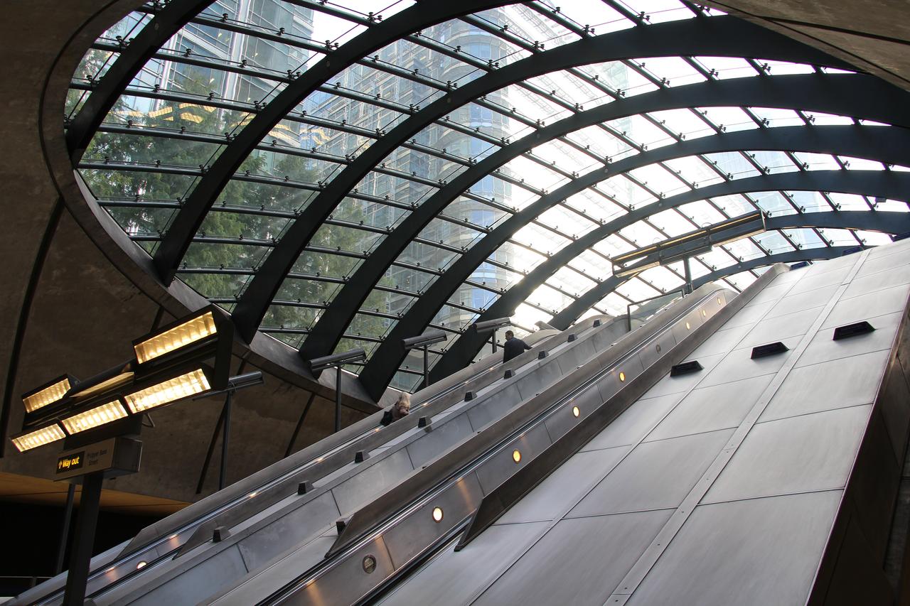 Canary Wharf 地铁站玻璃大厅