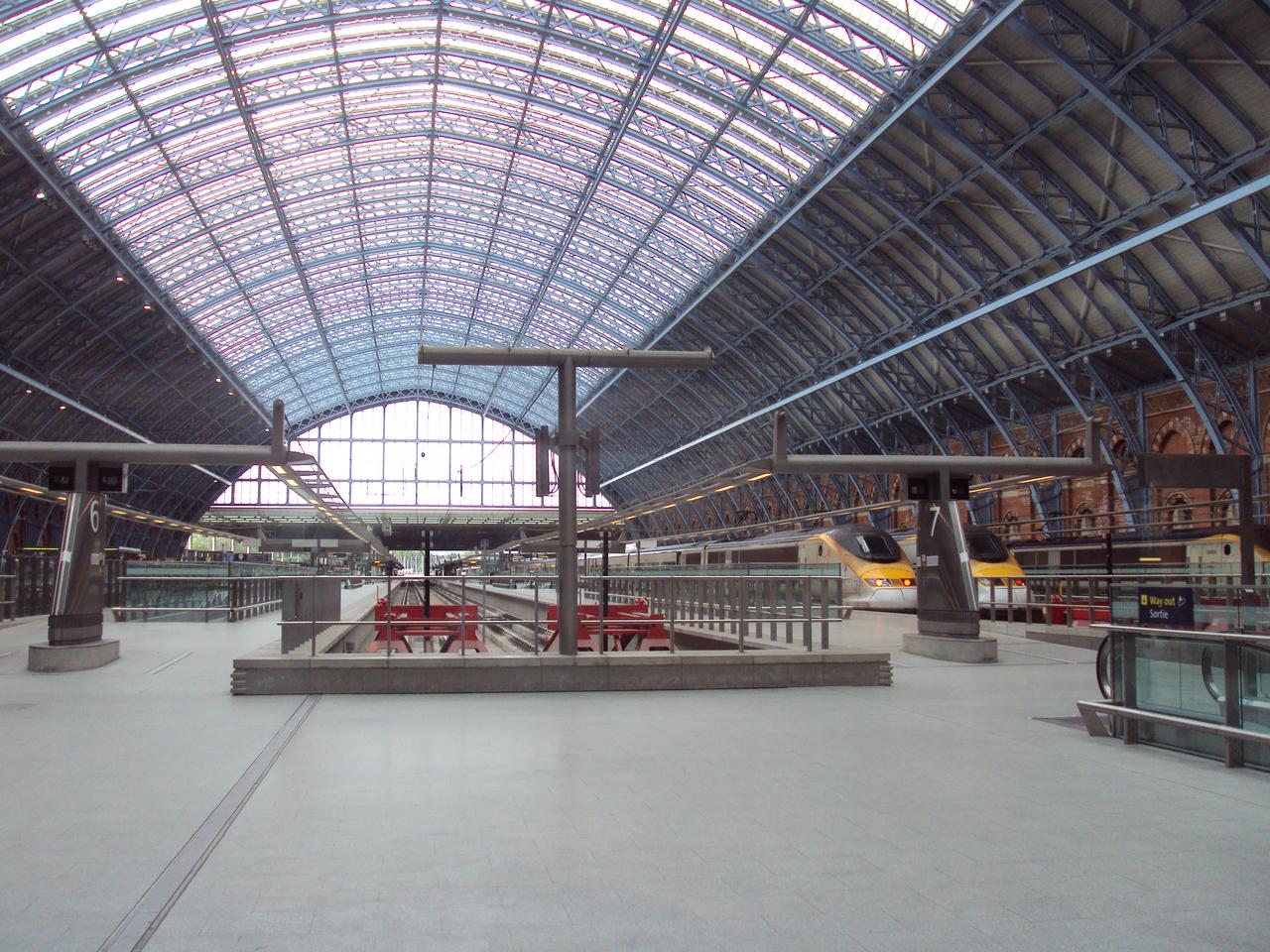 St Pancras Barlow 火车棚内部