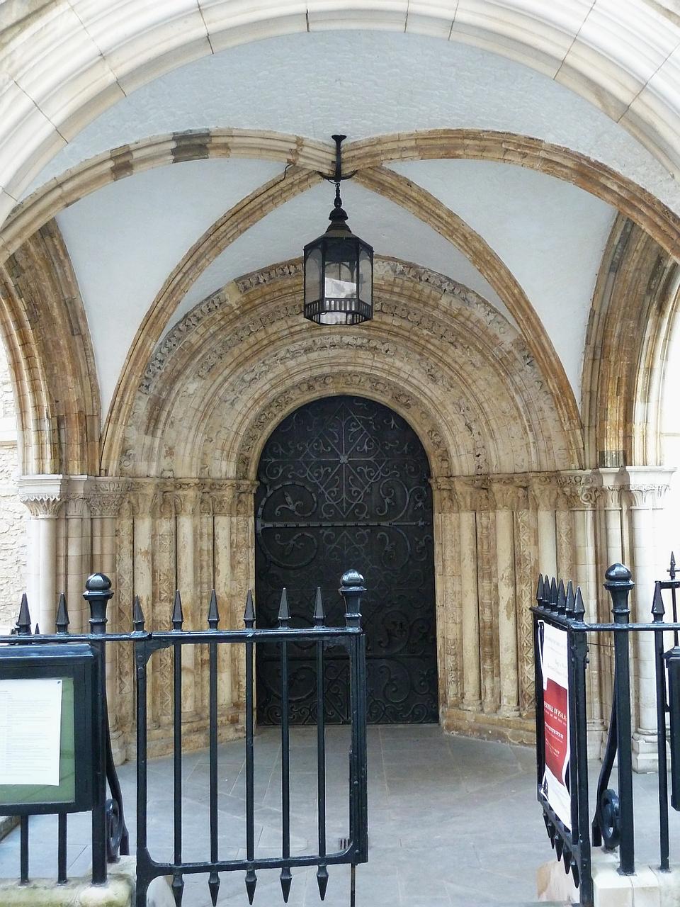 Temple Church 西侧 Romanesque 拱门