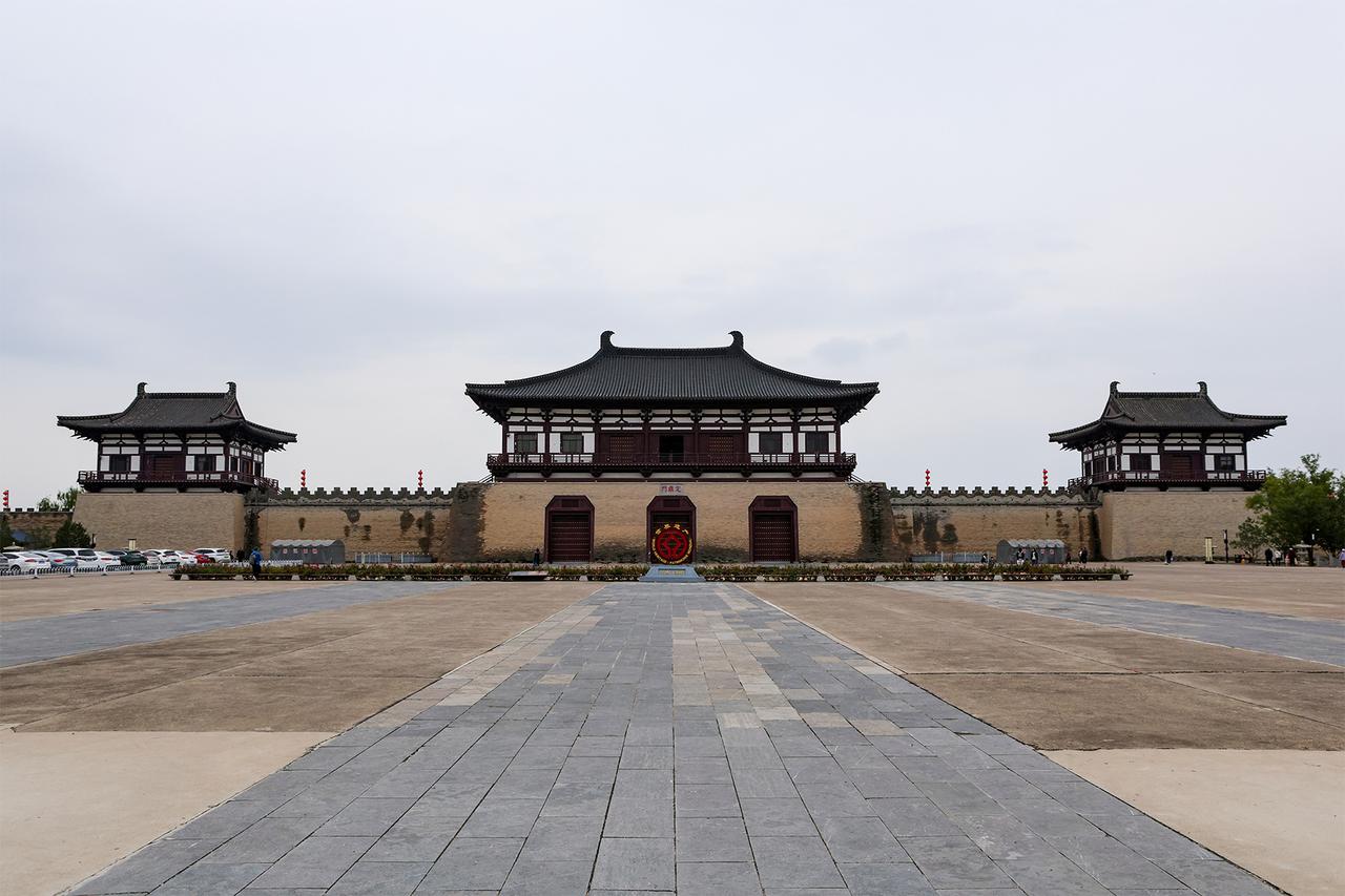 2025年拍摄的定鼎门遗址博物馆正面