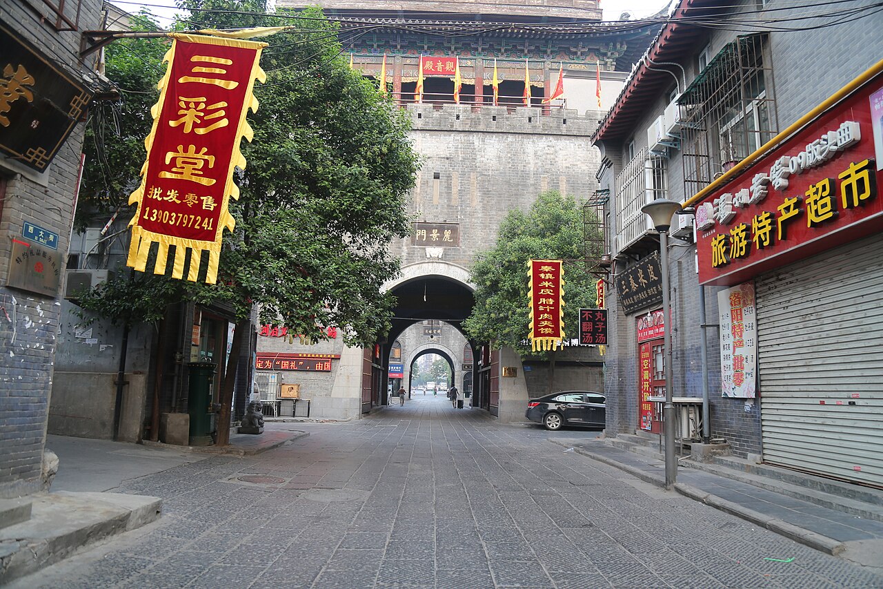 洛阳丽景门城楼与门前广场