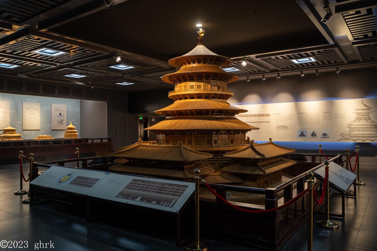 明堂复原模型，展示唐代明堂三层逐层收分的庞大体量