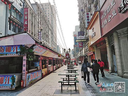 胜利路步行街2024年街景，民国风貌改造后的沿街建筑立面