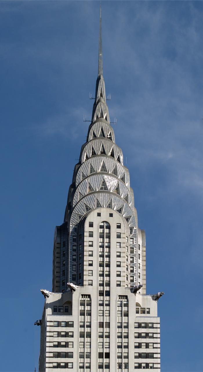 Chrysler Building 不锈钢 sunburst 顶冠近景