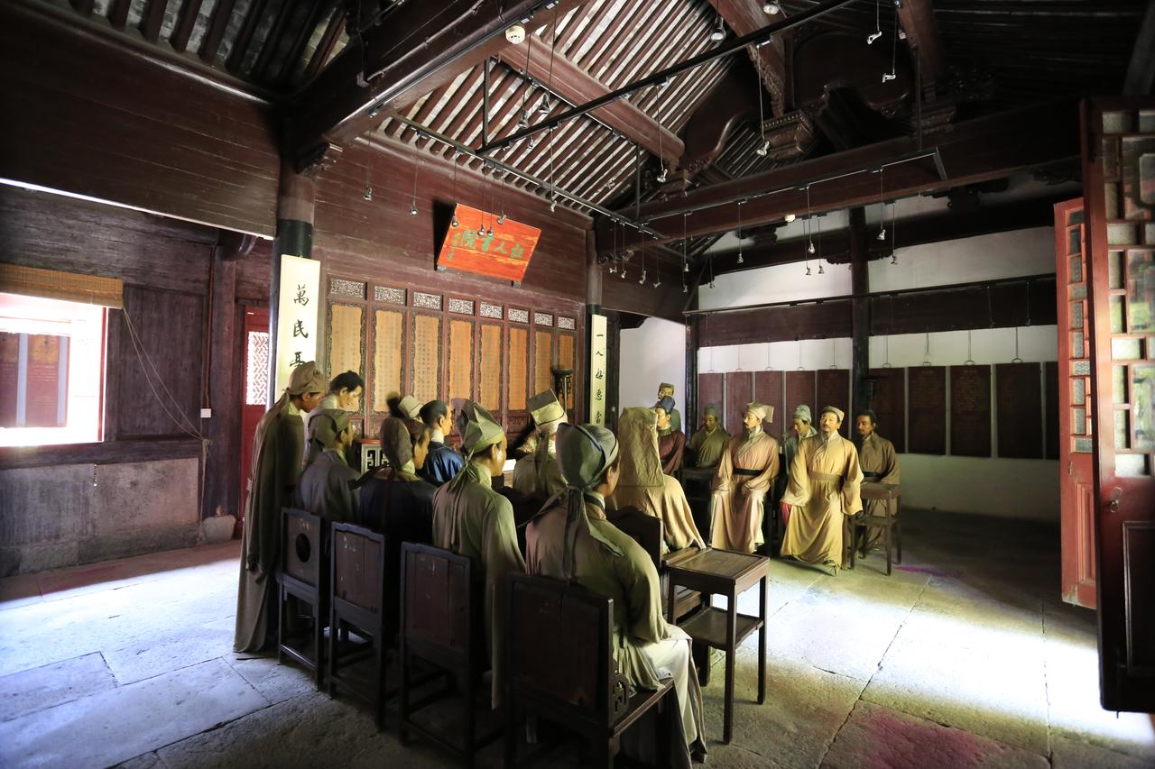 甬上证人书院复原讲堂场景，蜡像再现黄宗羲讲学