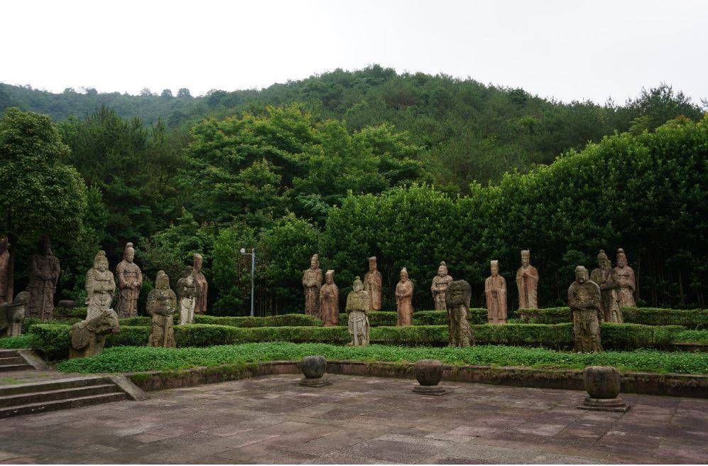 东钱湖南宋石刻：墓道两侧排列的石像生