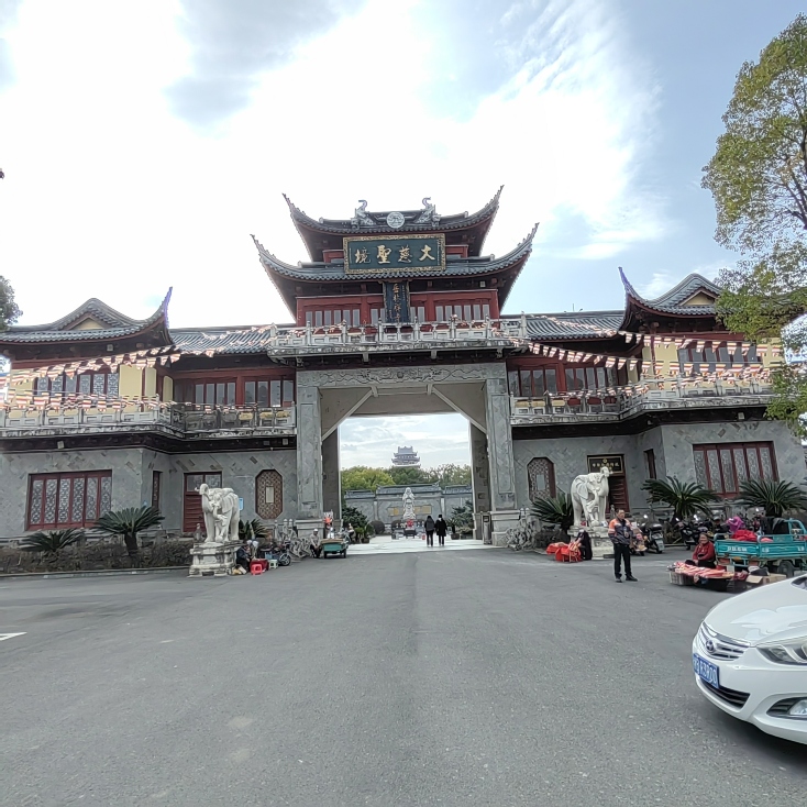 岳林寺山门与"契此桥"，寺院正面外观