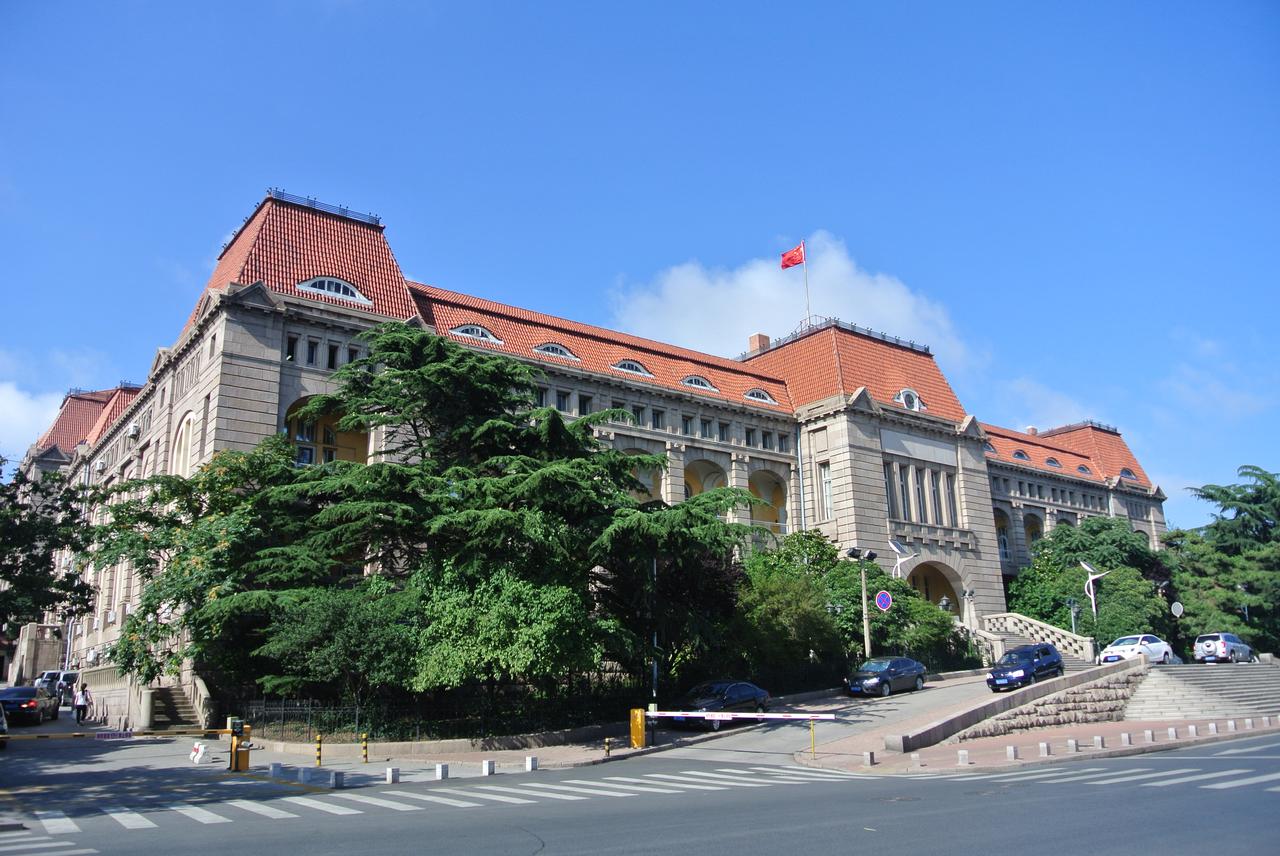 胶澳总督府南面正立面全景