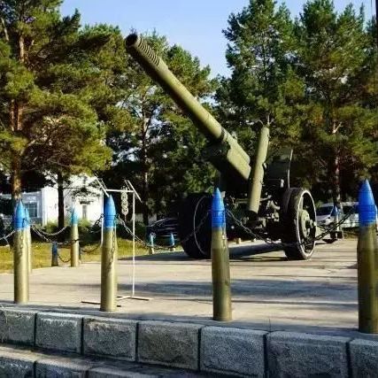 华安军工文化园内陈列的火炮和装甲车辆，原为123厂试验场区
