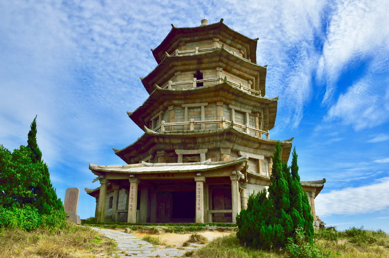 姑嫂塔（万寿塔）：石狮宝盖山上的宋代航标塔