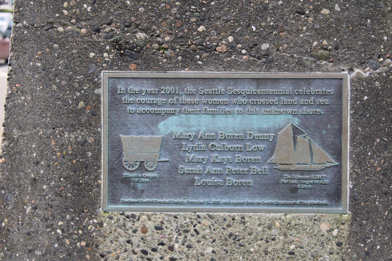 2001 年补刻的 Women of Seattle plaque