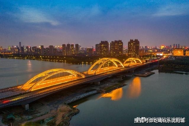 浑河上的多座跨河桥梁航拍，浑河从城市边界变为中轴线的直观证据